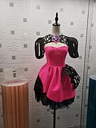 炎明熹和同學一起設計的裙，作品主題《NON-WOVEN FABRIC》