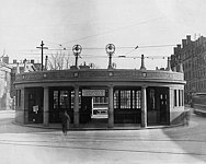 1912年的第一代站亭