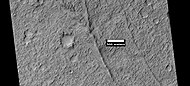 HiWish计划下高分辨率成像科学设备显示的惠更斯陨击坑坑底可能的岩脉。