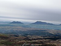 从北侧看到的阿苏火山臼地型，包括根子岳及中岳