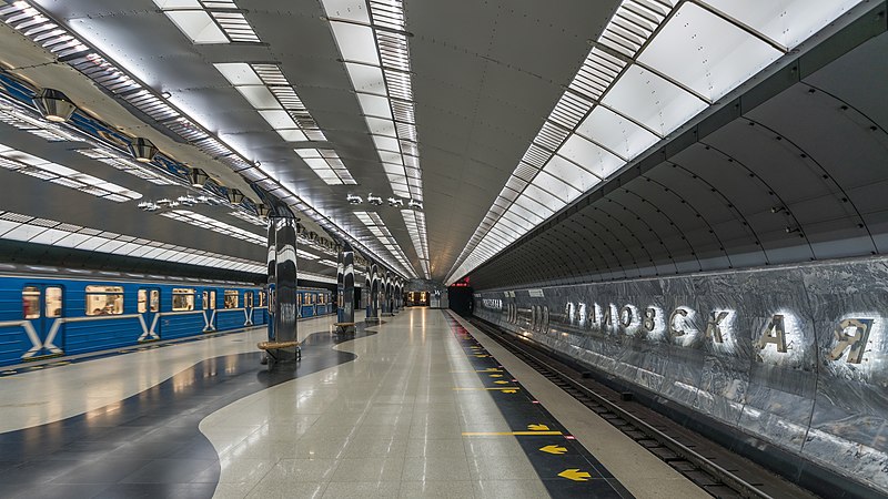 图为俄罗斯叶卡捷琳堡的契卡洛夫斯卡亚（英语：Chkalovskaya (Yekaterinburg Metro)）地铁站。