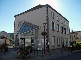 The town hall in Ménétrol