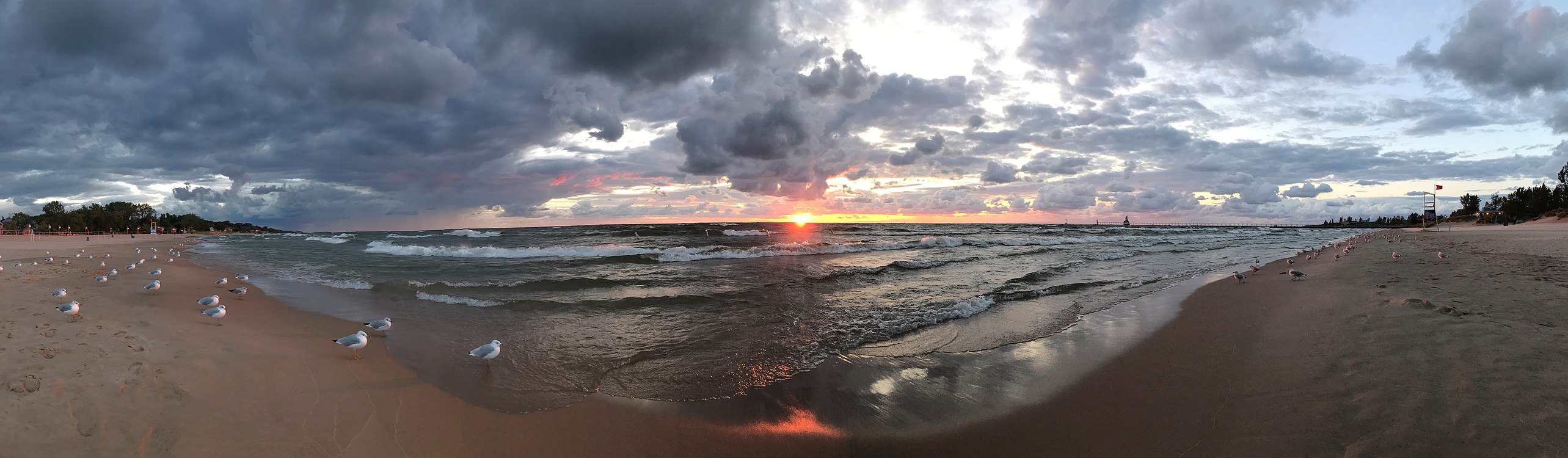 美國密西根州聖約瑟夫市（英語：St. Joseph, Michigan）的密西根湖畔，2017-09-05