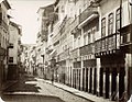Antiga Rua da Cadeia. Os sobrados foram demolidos no início do século XX para a construção da Avenida Marquês de Olinda
