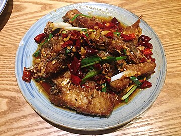 Ciba yu (糍粑鱼), pan-fried marinated white amur, Hubei cuisine