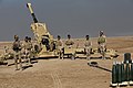 2018年，伊拉克陆军炮兵组员。