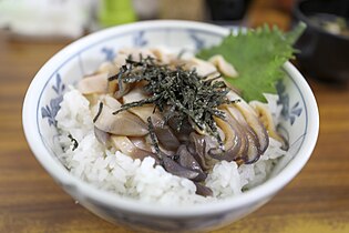 Rice with raw surf clam