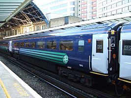 编号为11019的“英国铁路3A型客车”开放式一等座车在伦敦维多利亚车站，2007年12月拍摄。
