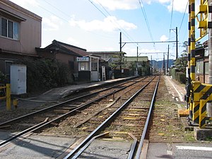 废站前的白金站（后方为岐阜方向）（2005年2月）