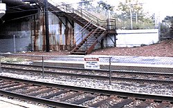 Inbound platform and stairs before 2006 rebuild