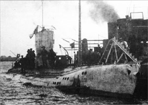 SM U-43 in port, c. 1915–16, while still in the German Imperial Navy (as UB-43)