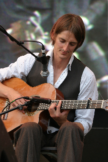 Hemming performing with Shoreline at 2008's The Big Chill