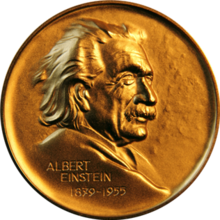Obverse of a golden medal with the image of Albert Einstein facing right, the name Albert Einstein at the lower left and the dates 1835-1955 below the name.