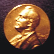 Medal that Caruso gave to Pasquale Simonelli,[12] his New York City impresario